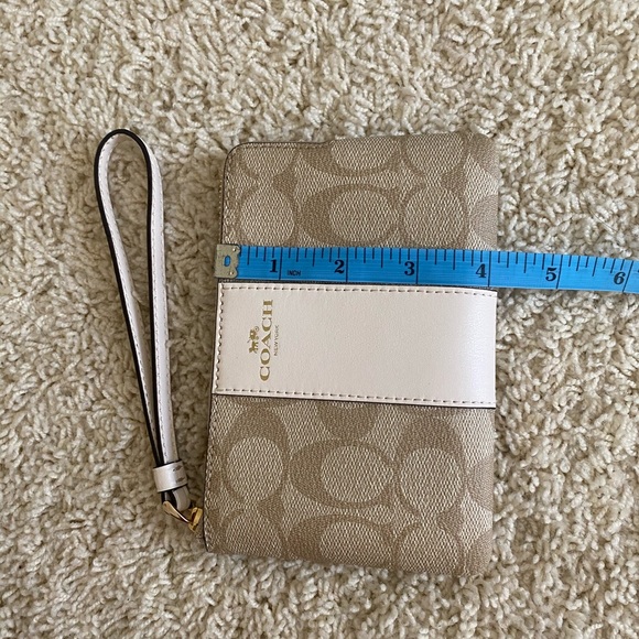 Coach Corner Zip Wristlet In Signature Canvas - Picture 4 of 7